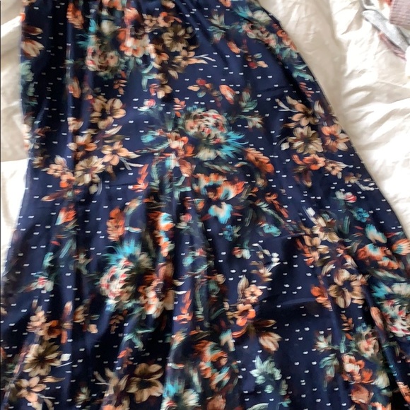 Long pull on floral skirt 🌺 - Picture 8 of 10